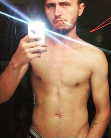 Foto di nudo di fuga di OnlyFans di Edward