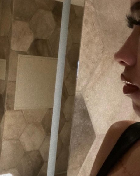 Foto di nudo di fuga di OnlyFans di Sol