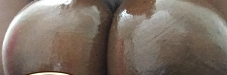 Foto di nudo di fuga di OnlyFans di Tittyqu33n