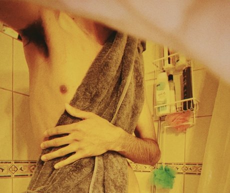 Foto di nudo di fuga di OnlyFans di Q  Incognito
