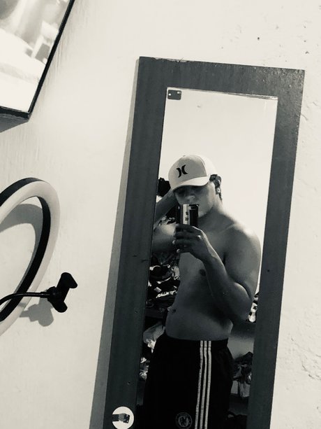 Foto di nudo di fuga di OnlyFans di Edgar Santos