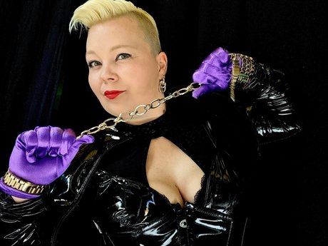 Foto di nudo di fuga di OnlyFans di Domina Lady Susan Berlin