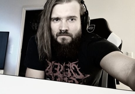 Foto di nudo di fuga di OnlyFans di Niko