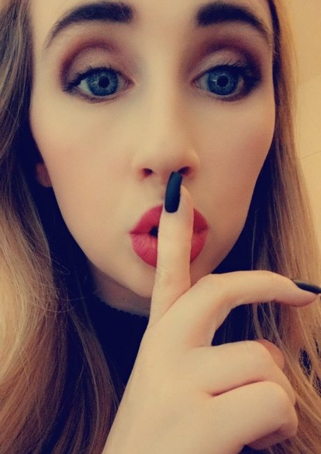 Foto di nudo di fuga di OnlyFans di Mistress Darcy Dale