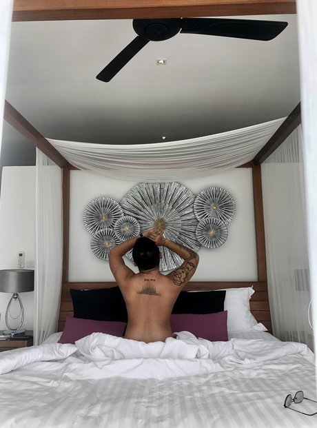 Foto di nudo di fuga di OnlyFans di Rain
