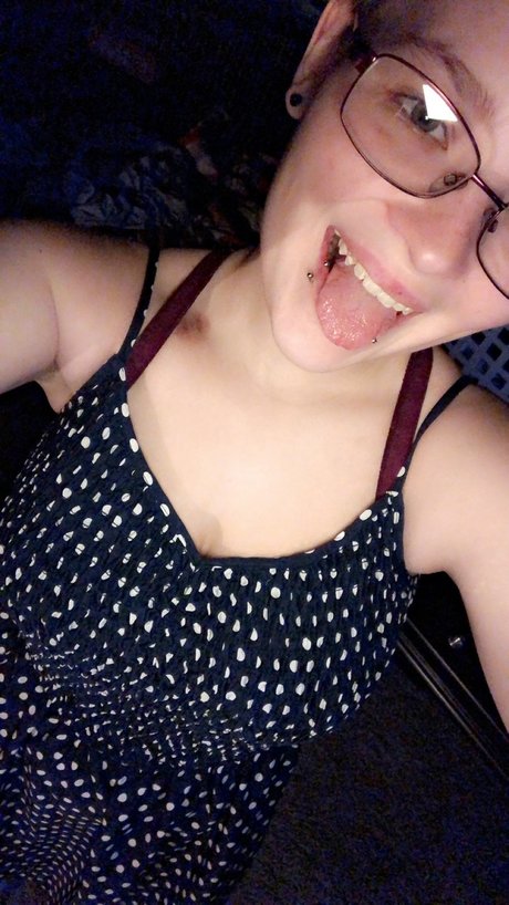 Foto di nudo di fuga di OnlyFans di Raee
