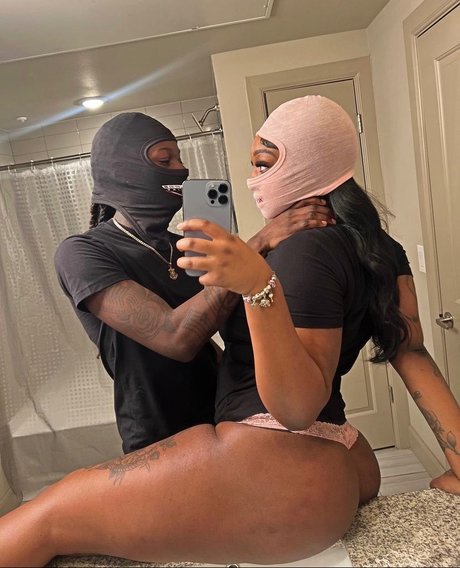 Foto di nudo di fuga di OnlyFans di Money Miyaa