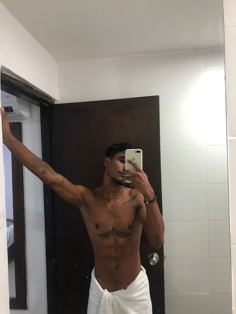 Foto di nudo di fuga di OnlyFans di Everarrietav