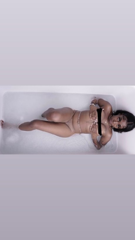 Foto di nudo di fuga di OnlyFans di Exotica