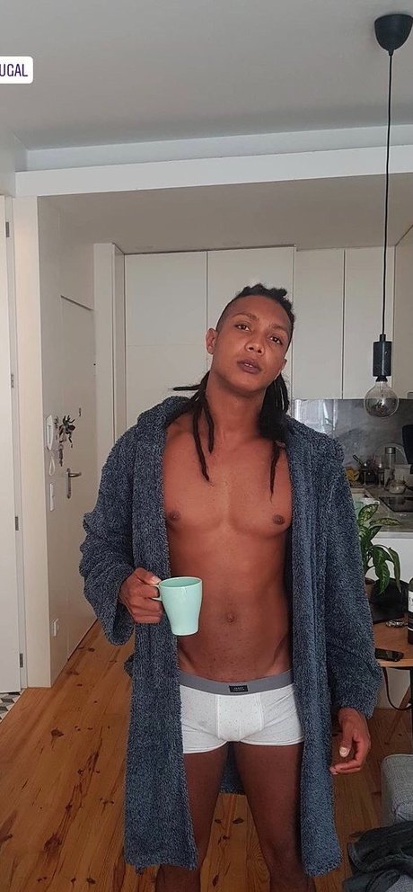 Foto di nudo di fuga di OnlyFans di Rasta Sexx