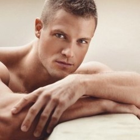 Foto di nudo di fuga di OnlyFans di Derek Raser