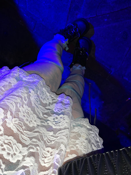 Foto di nudo di fuga di OnlyFans di Ros3bl00d