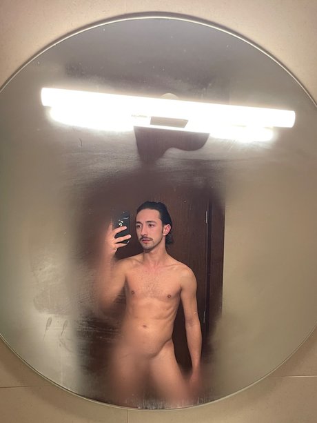 Foto di nudo di fuga di OnlyFans di Romeo Bottom Boy In The Mirror