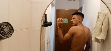 Foto di nudo di fuga di OnlyFans di Malandro 