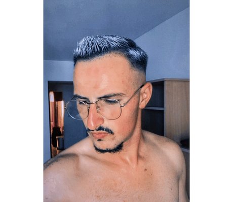 Foto di nudo di fuga di OnlyFans di Robert
