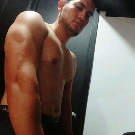 Foto di nudo di fuga di OnlyFans di Fabian Rubio