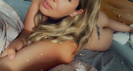 Foto di nudo di fuga di OnlyFans di Rose Rae