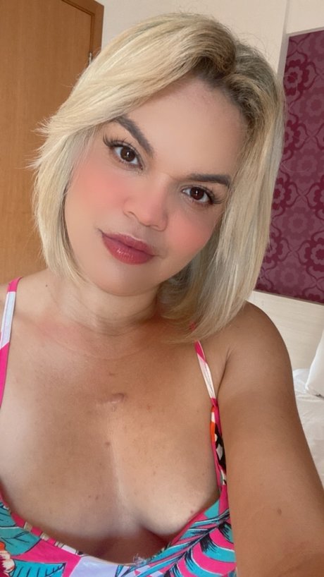 Foto di nudo di fuga di OnlyFans di Eduarda Salvatori