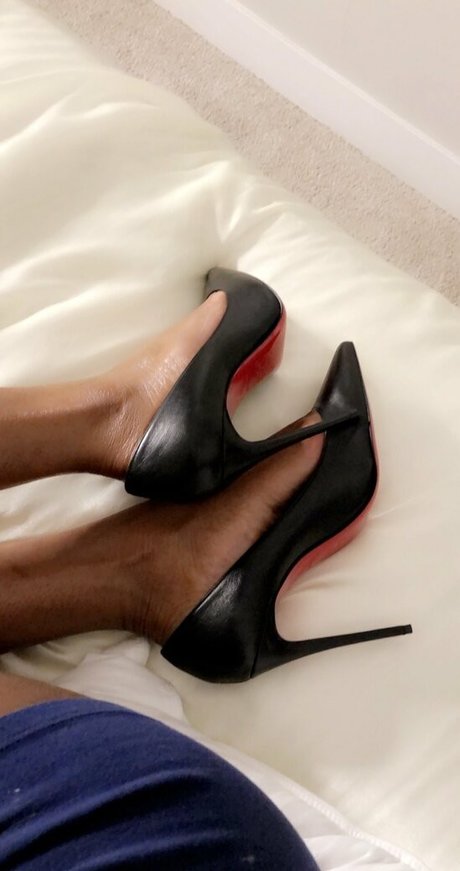 Foto di nudo di fuga di OnlyFans di Kinsleykarter