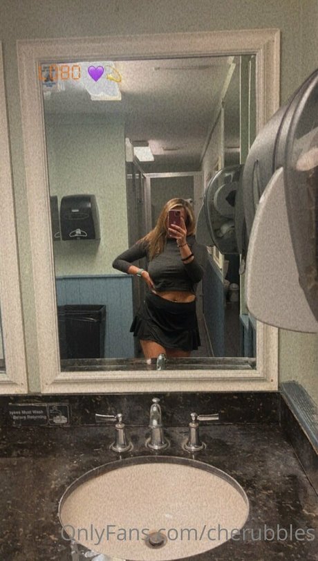 Foto di nudo di fuga di OnlyFans di Cherubbles
