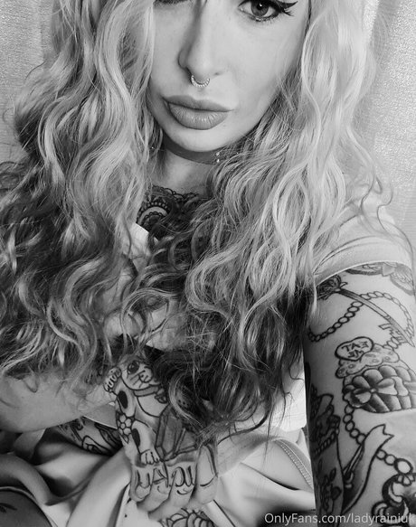 Foto di nudo di fuga di OnlyFans di Queenrainifree