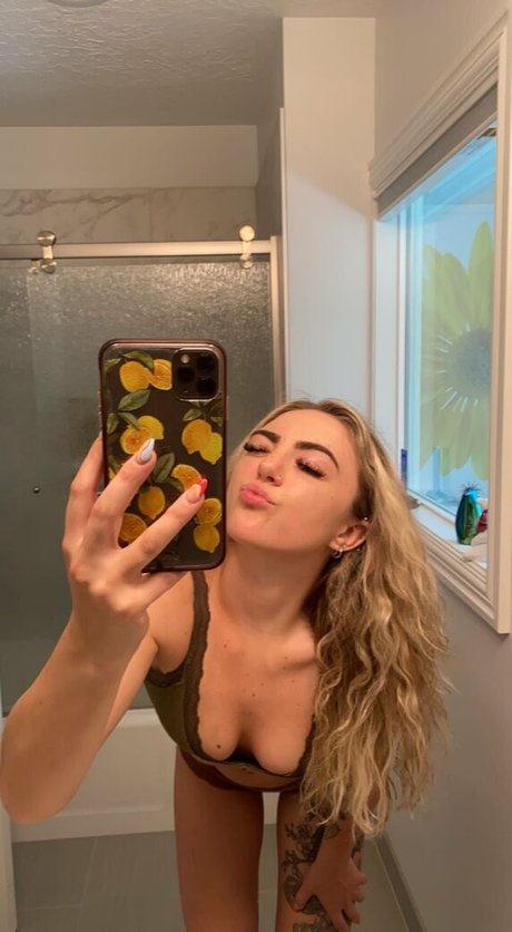 Foto di nudo di fuga di OnlyFans di Caitlynbabyxx
