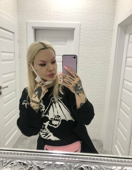 Nasty_bimbo