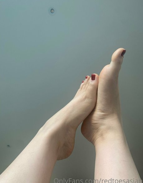 Foto di nudo di fuga di OnlyFans di Redtoesasian