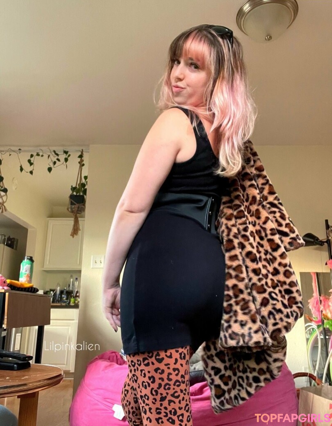 Foto di nudo di fuga di OnlyFans di Lilpinkalien #1106