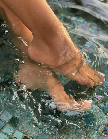 Foto di nudo di fuga di OnlyFans di Ayishadiazfeet