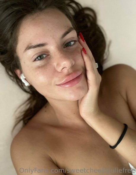 Foto di nudo di fuga di OnlyFans di Sweetcheeksjuliefree