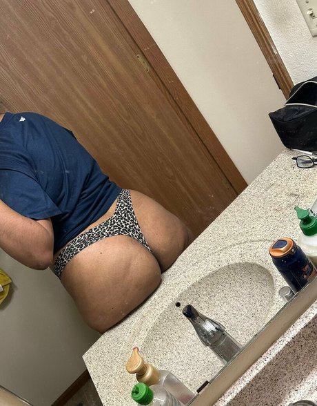 Foto di nudo di fuga di OnlyFans di Lizzie222