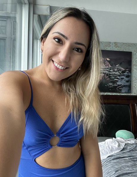 Foto di nudo di fuga di OnlyFans di Selina Amini
