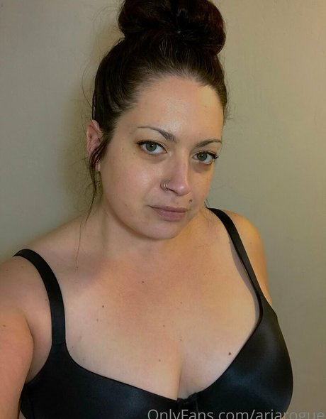 Foto di nudo di fuga di OnlyFans di Ariarogue