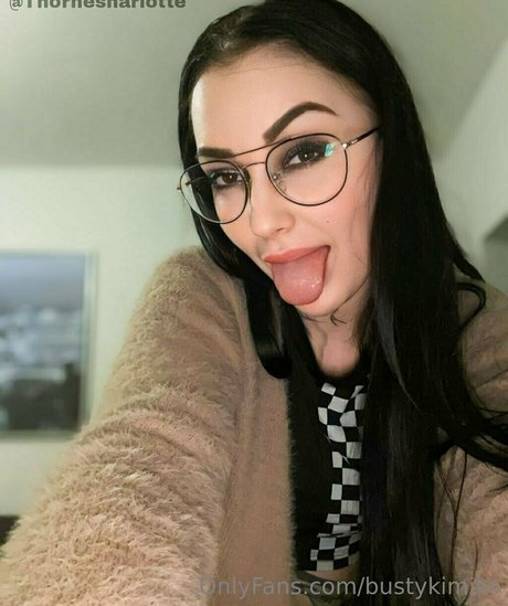 Foto di nudo di fuga di OnlyFans di Bustykimiko