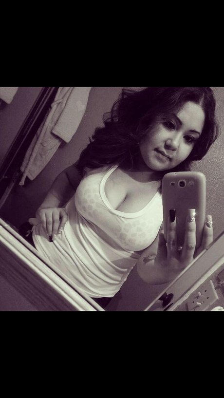 Foto di nudo di fuga di OnlyFans di Sarai Valenzuela