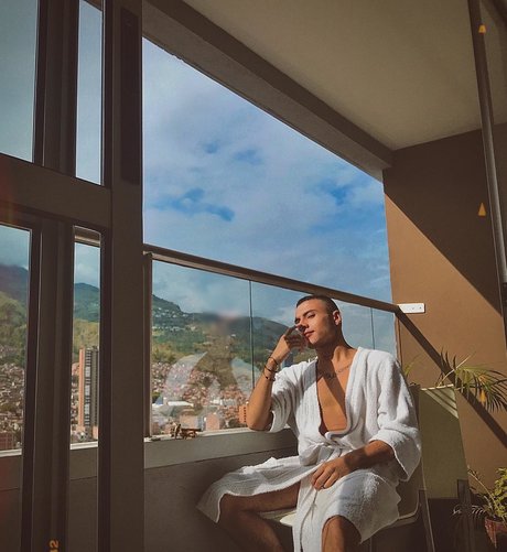 Foto di nudo di fuga di OnlyFans di Santiago Pulgarin