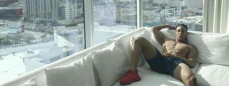 Foto di nudo di fuga di OnlyFans di Santiago