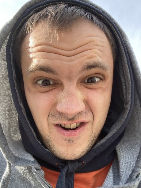 Foto di nudo di fuga di OnlyFans di Anton