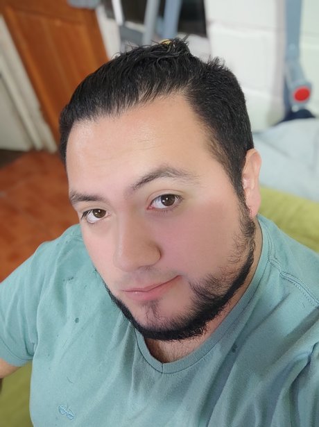 Foto di nudo di fuga di OnlyFans di Michael Salinas