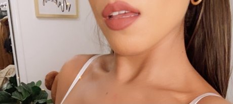 Foto di nudo di fuga di OnlyFans di Lux