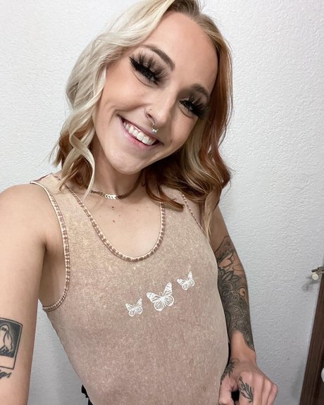 Foto di nudo di fuga di OnlyFans di  S U N N Y 