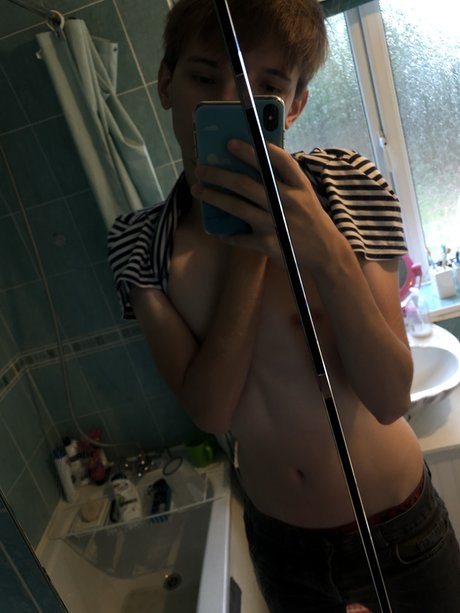 Foto di nudo di fuga di OnlyFans di Li