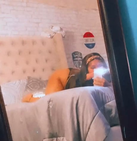 Foto di nudo di fuga di OnlyFans di Chanel