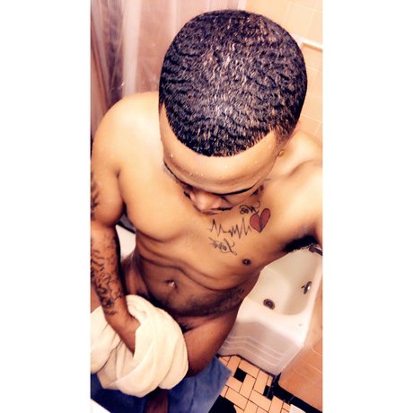 Foto di nudo di fuga di OnlyFans di Tydollvsign