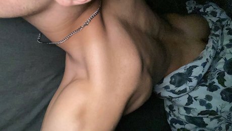 Foto di nudo di fuga di OnlyFans di New Jonas