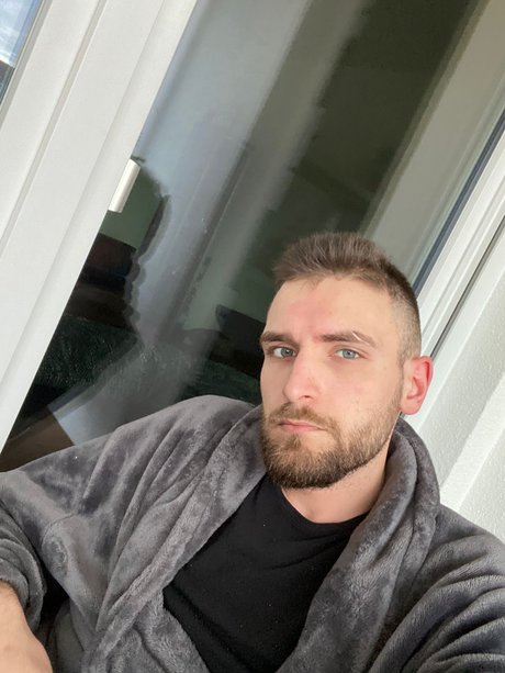 Foto di nudo di fuga di OnlyFans di Florin Alex