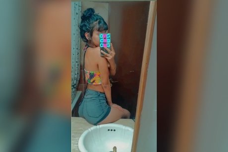 Foto di nudo di fuga di OnlyFans di More