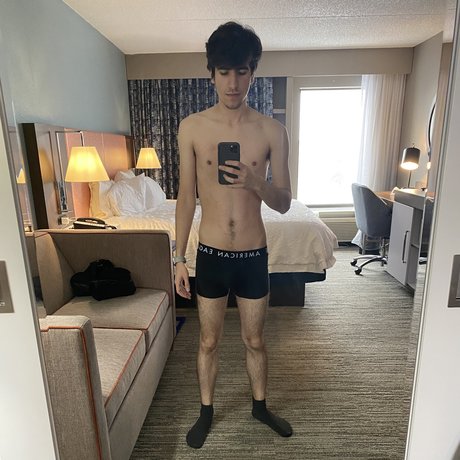 Foto di nudo di fuga di OnlyFans di M