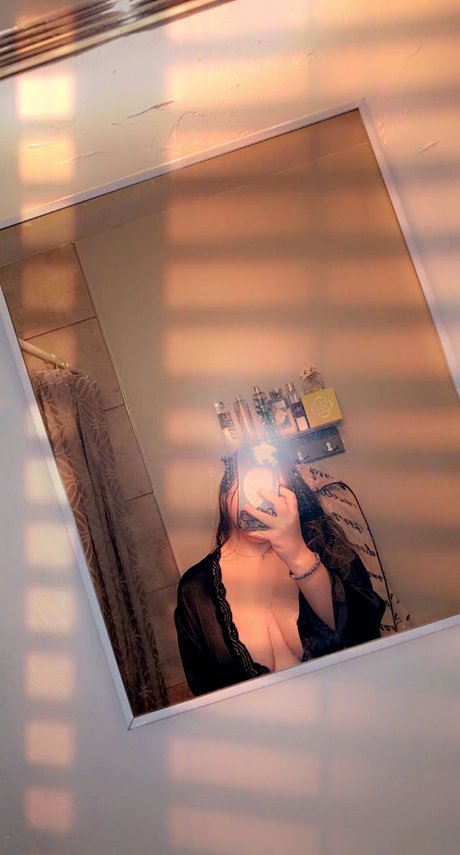Foto di nudo di fuga di OnlyFans di Tarrah Sanchez
